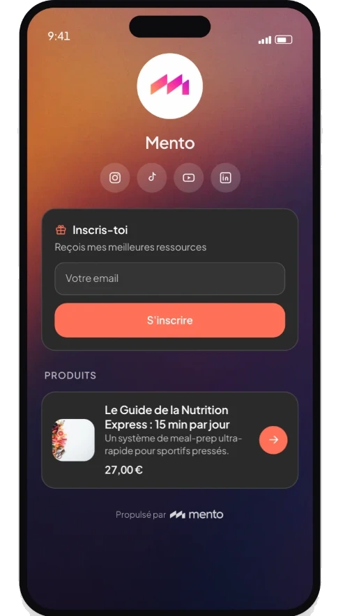 Une boutique Mento sur mobile : en-tête, bloc d’inscription à la newsletter, puis les offres du créateur avec leur prix.